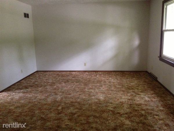 1122 Columbus Cir N - Photo 3 of 6