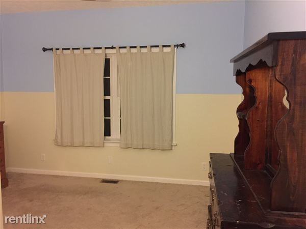 1195 Shangri-La Rd - Photo 3 of 9