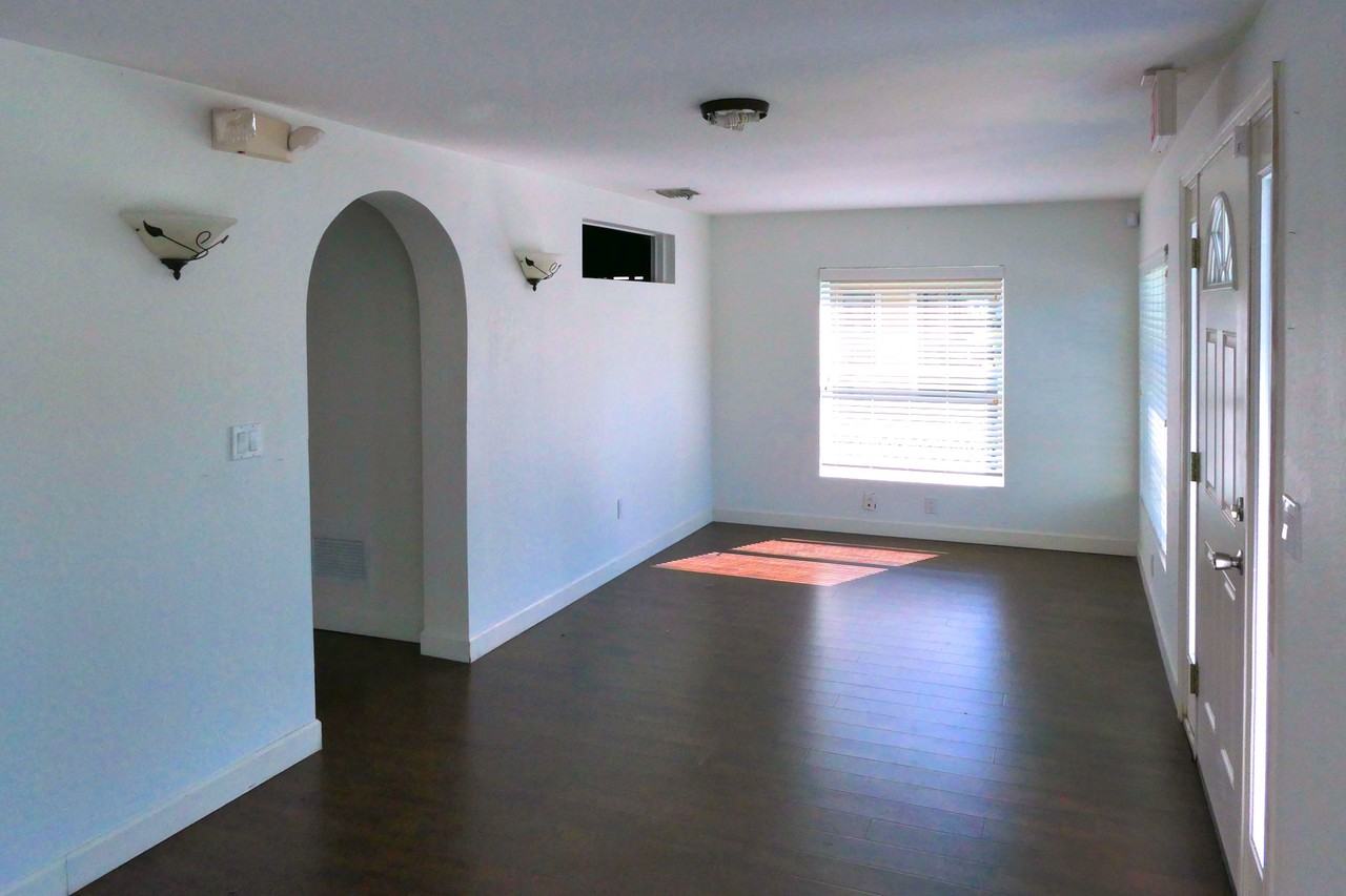 1815 Hough St - Photo 3 of 18