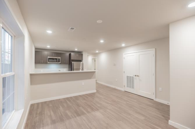 Manor Flats Off Sansom - Photo 5 of 28