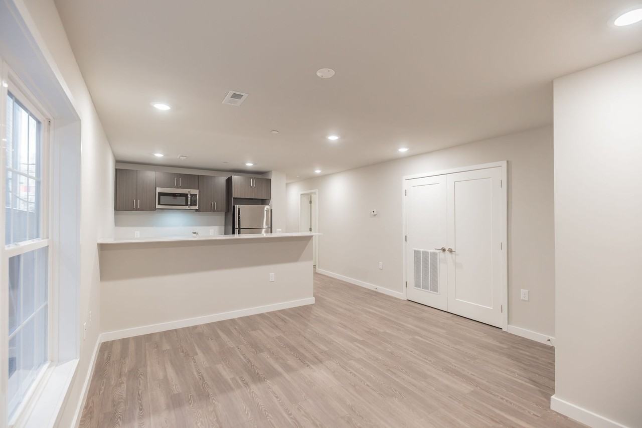 Manor Flats Off Sansom - Photo 7 of 28