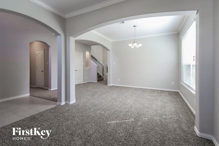 70 Hallmark Dr - Photo 2 of 15