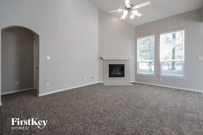 70 Hallmark Dr - Photo 3 of 15