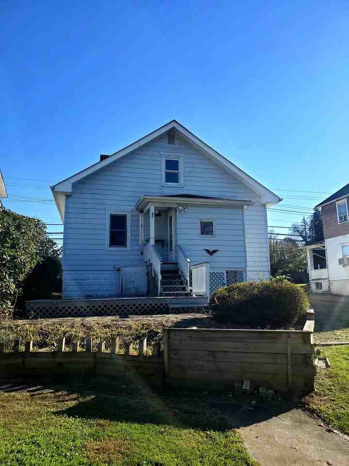 1440 4th St - Photo 3 of 27