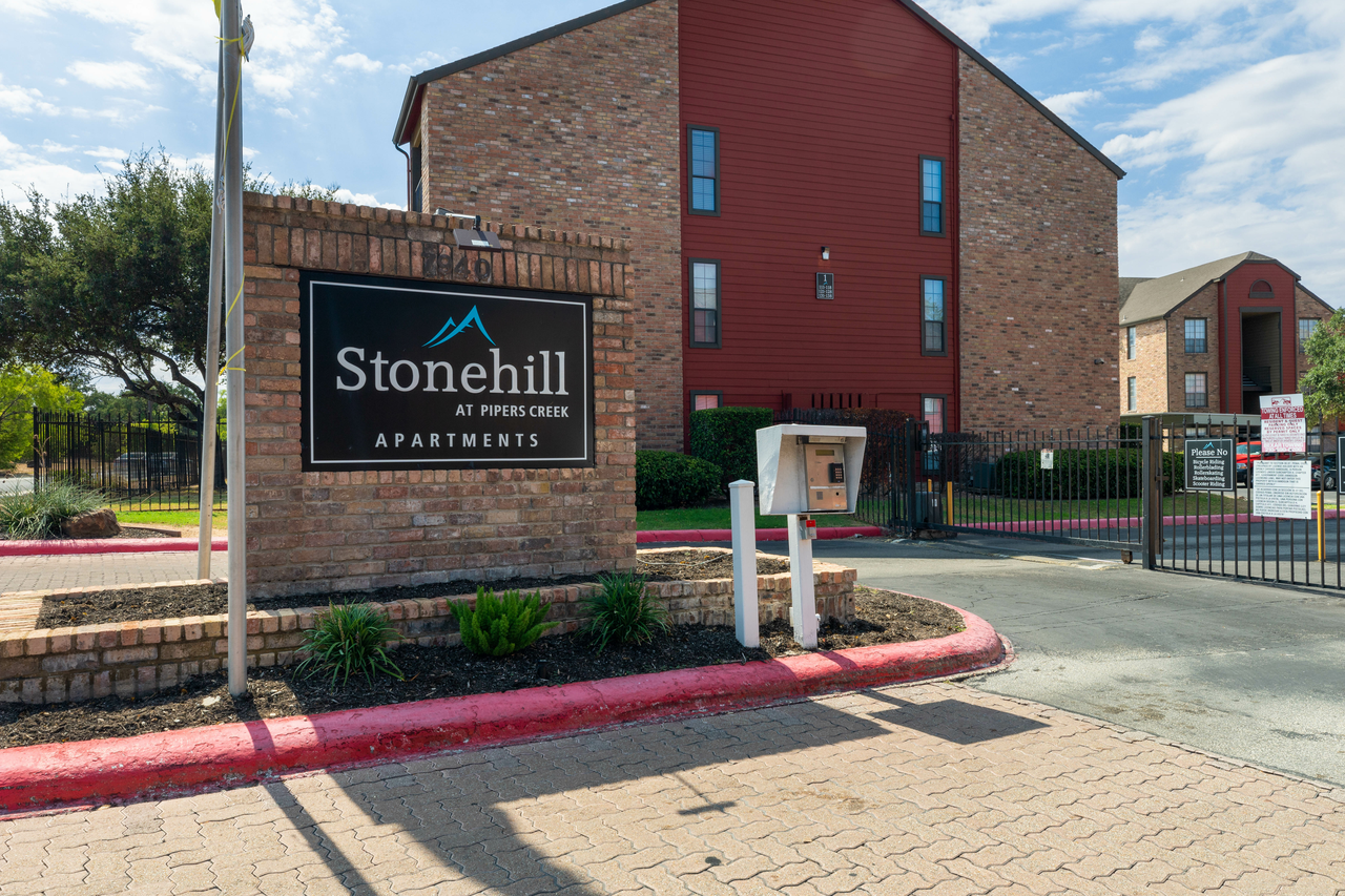 Stonehill at Pipers Creek Apartments 7940 Pipers Creek St, San
