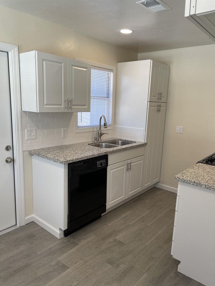 728 N Willis St #728 - Photo 3 of 15