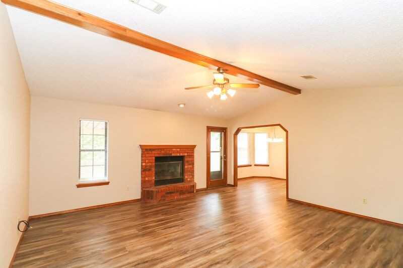 10037 S 91st East Ave - Photo 3 of 12