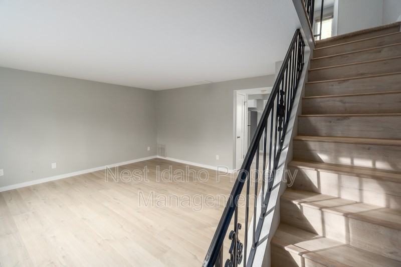 221 N Liberty St - Photo 3 of 27