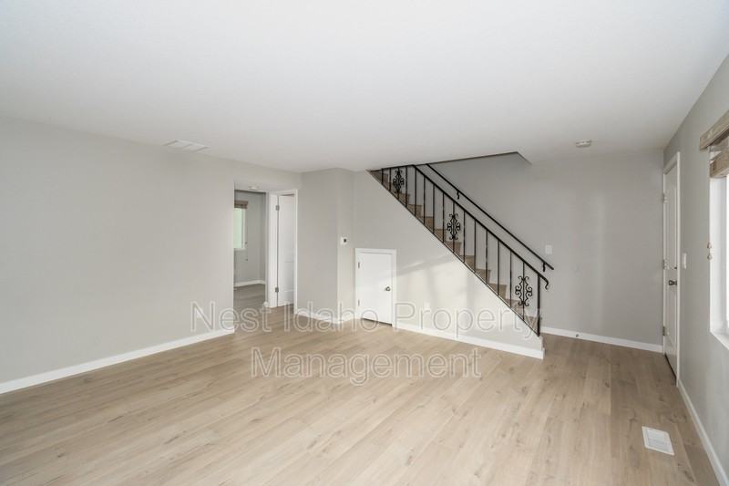 221 N Liberty St - Photo 6 of 27