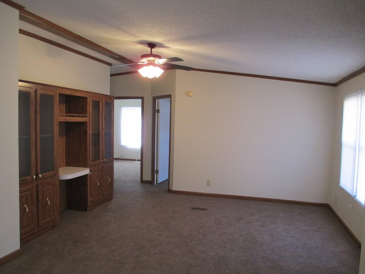 102 Thomas Jefferson Dr - Photo 3 of 11