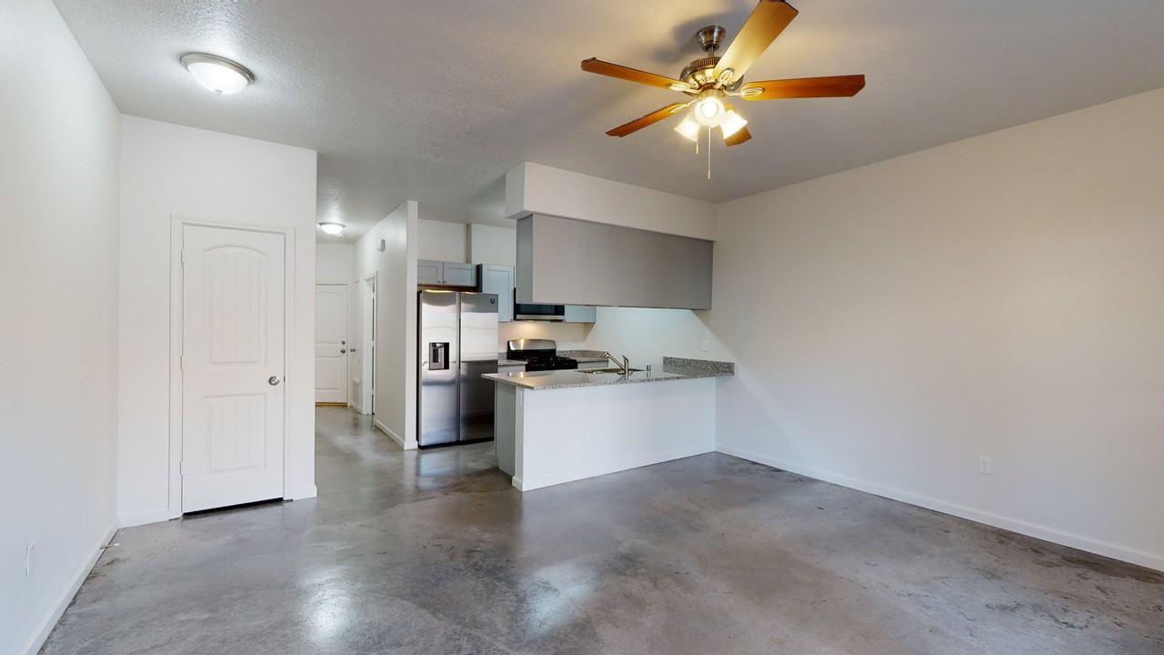 87107 B-2 - Photo 3 of 20