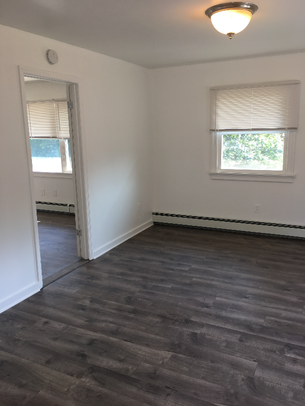 1042 Main St - Photo 4 of 12