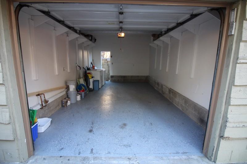 717 Portsmouth Ct - Photo 5 of 48