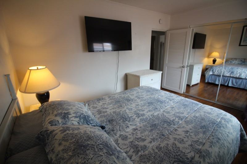 820 Island Ct - Photo 7 of 48