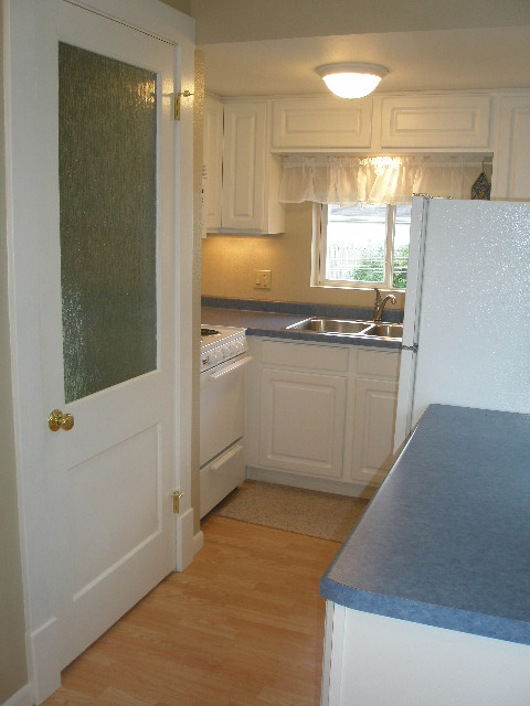 831 Summit St - Photo 2 of 12