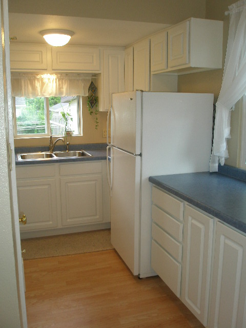 831 Summit St - Photo 3 of 12