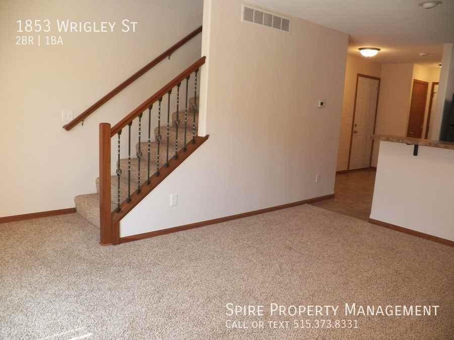 1853 Wrigley St - Photo 3 of 18