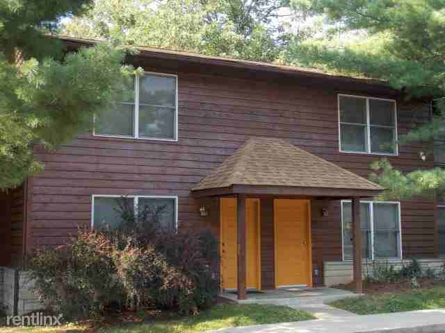 Woodlawn Crossing - Photo 3 of 11