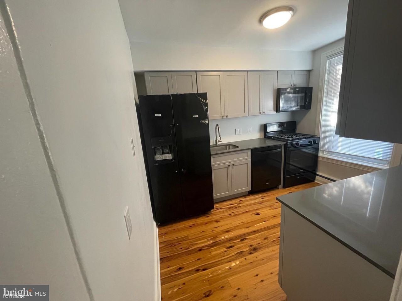 715 S 19th St - Photo 3 of 12