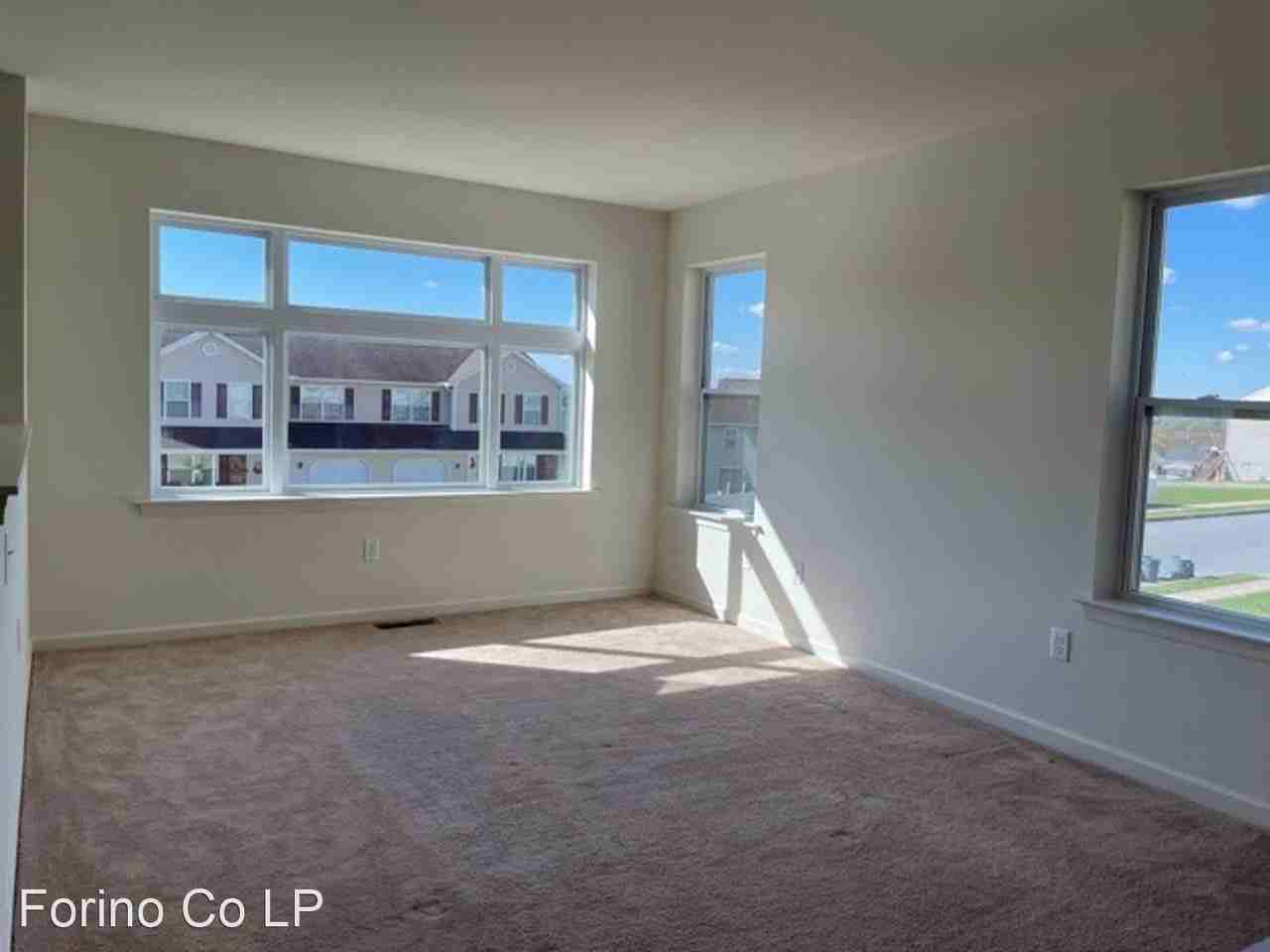 1027 Saylor Dr - Photo 3 of 13