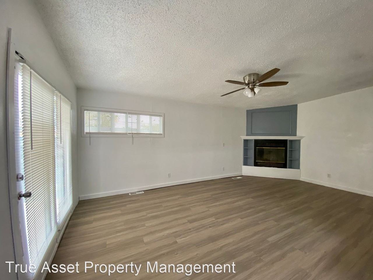 4402 44th St - Photo 3 of 16