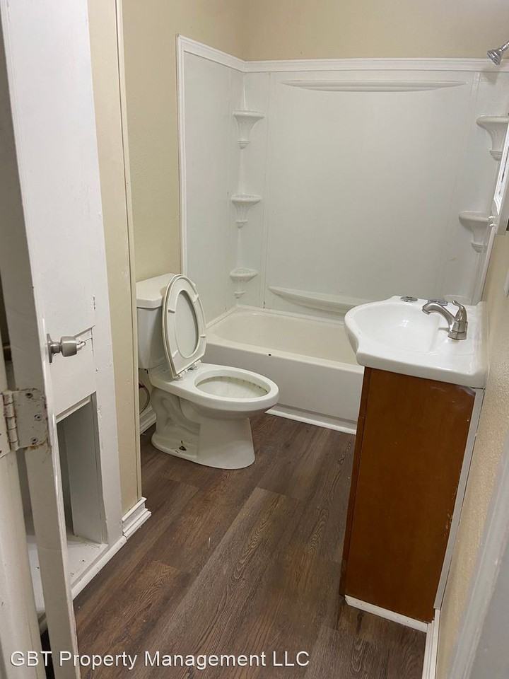 403 S. Madison St. - Photo 3 of 8