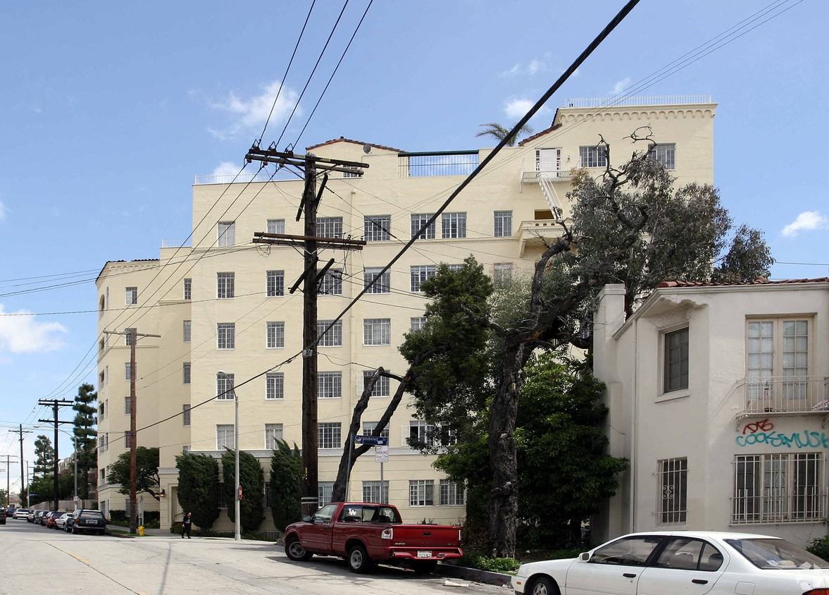 Chateau Nob Hill Apartments - Photo 3 of 23