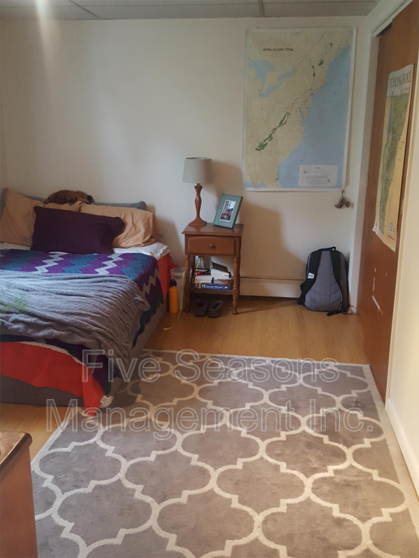 341 Pearl St - Photo 2 of 10