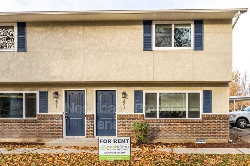 221 N Liberty St - Photo 5 of 27