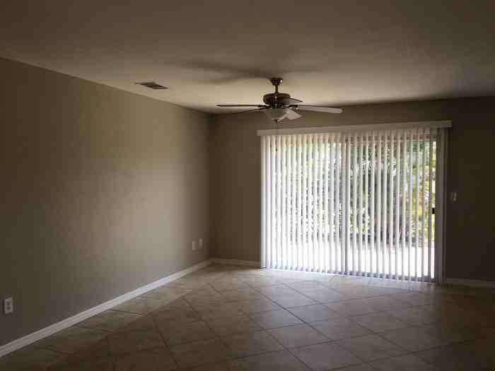 3218 Montclair Cir - Photo 2 of 14