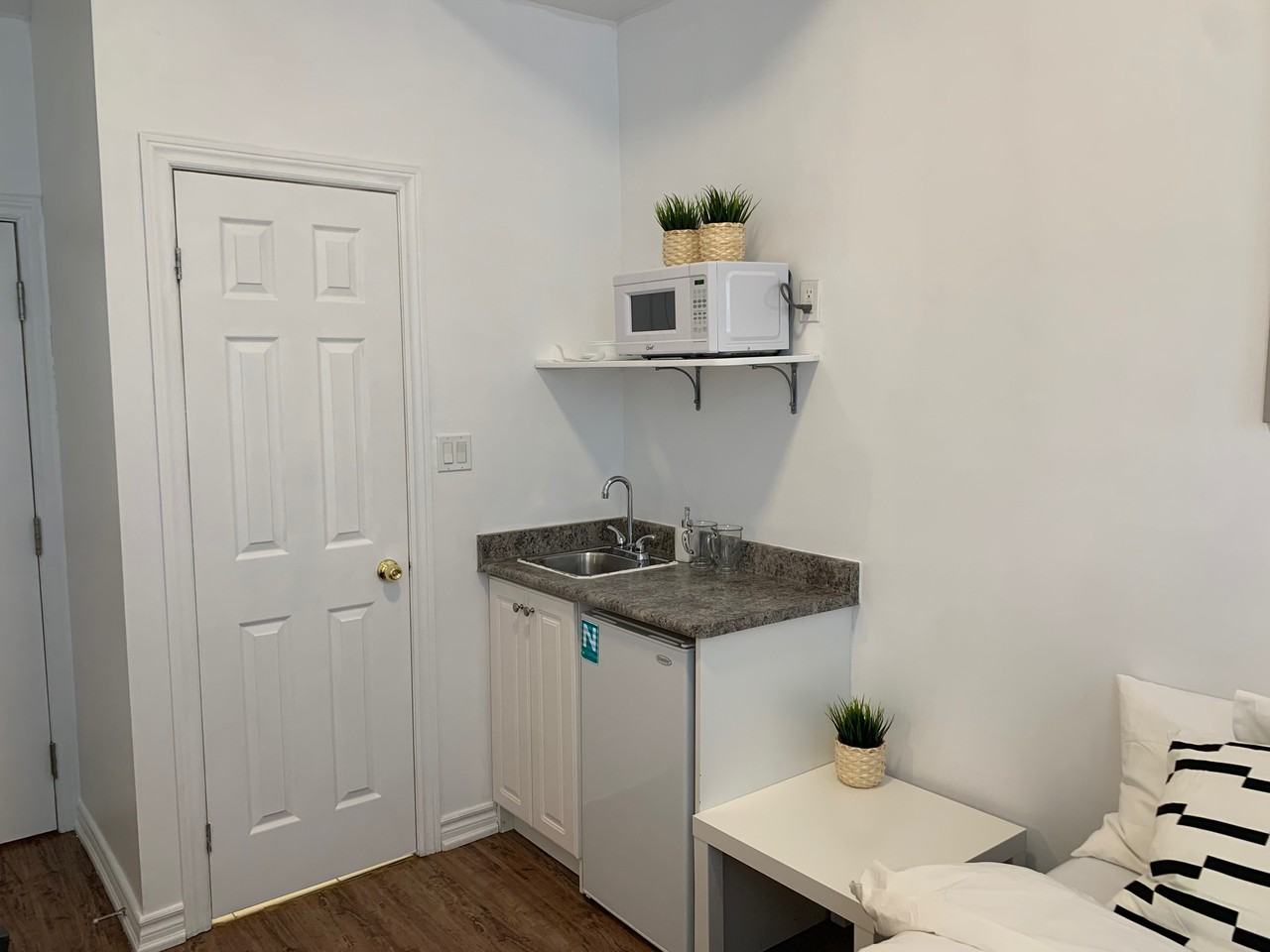 83 Spadina Road - Photo 2 of 8