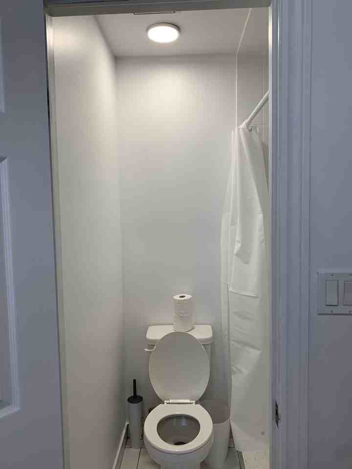 83 Spadina Road - Photo 5 of 8