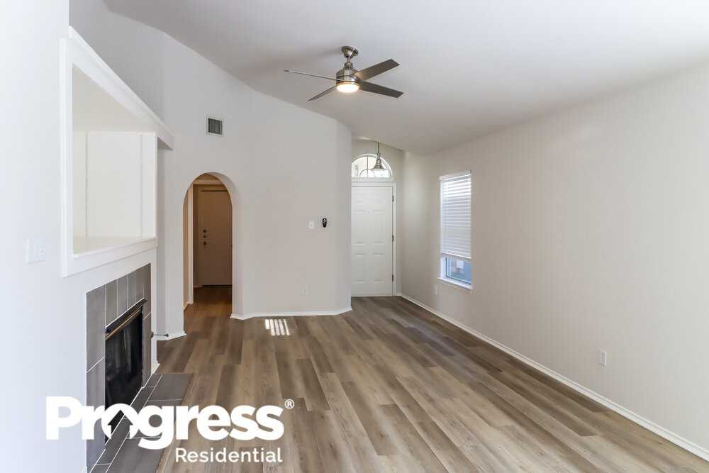 17532 Bishopsgate Dr - Photo 3 of 21