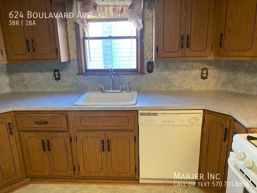 624 Boulevard Ave - Photo 3 of 13
