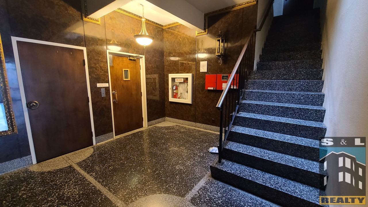 1535 Chestnut St - Photo 2 of 16