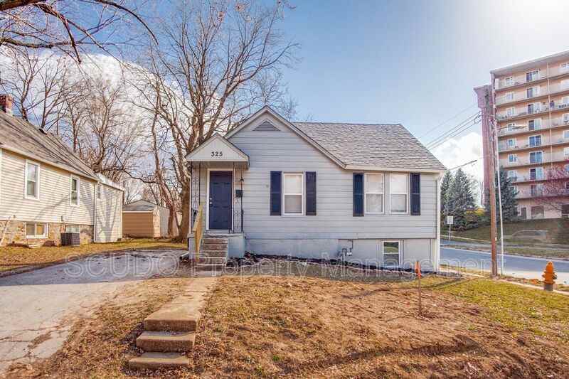 325 W College St - Photo 2 of 21