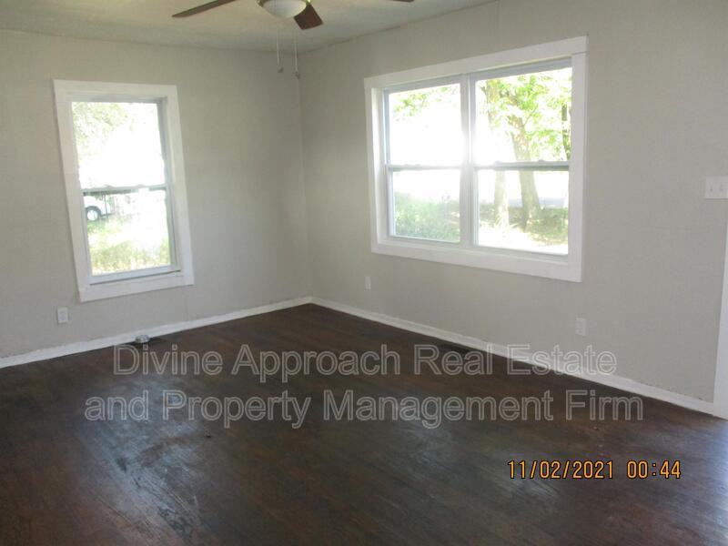 1212 44th St N - Photo 3 of 19