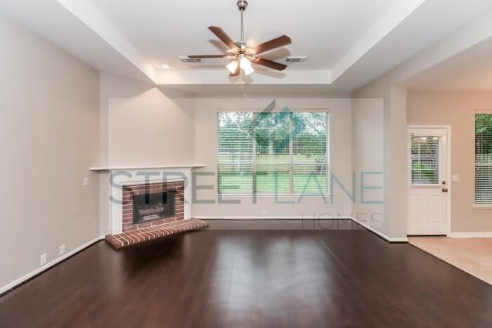 831 Deer Hollow Dr - Photo 3 of 14