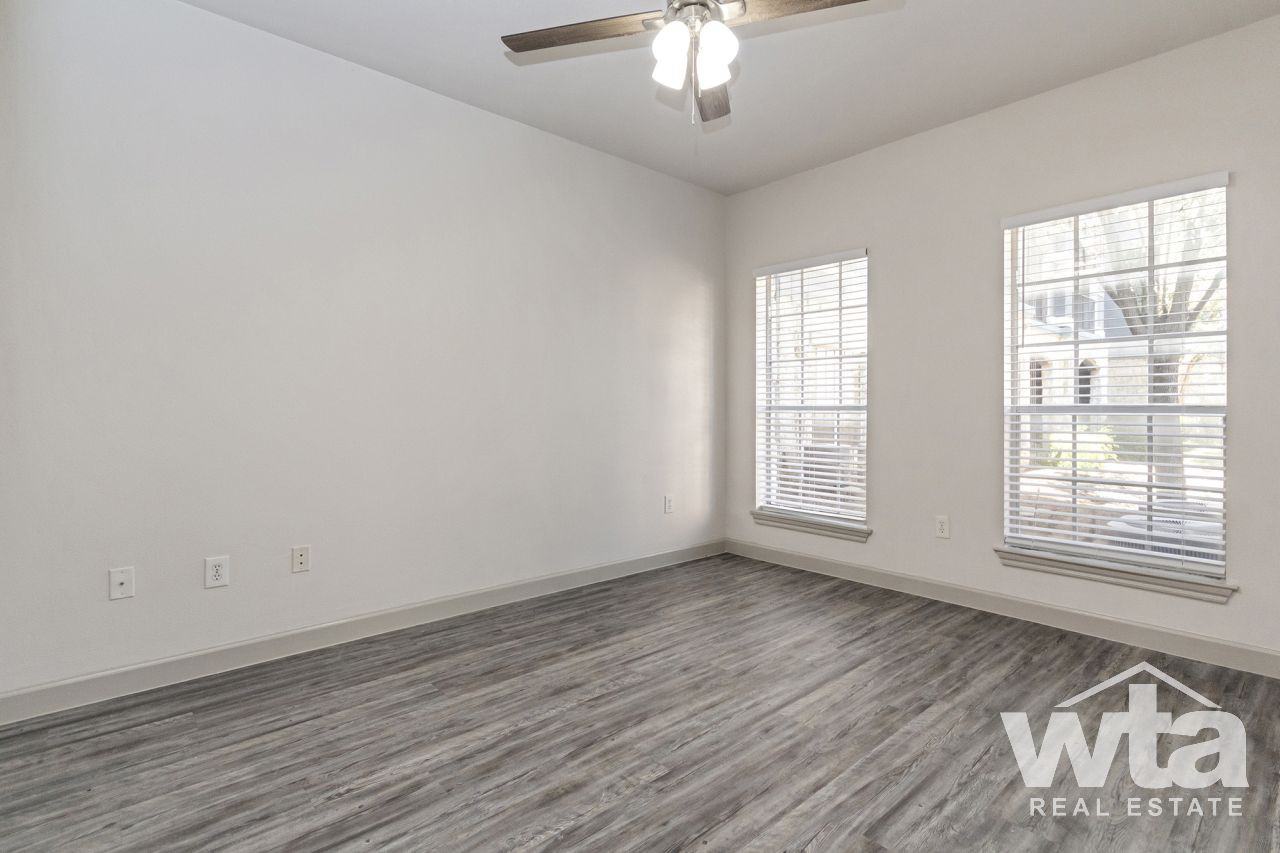 941 HESTERS CROSSING - Photo 2 of 25