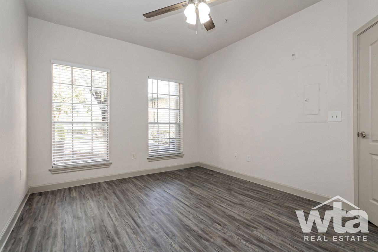 941 HESTERS CROSSING - Photo 3 of 25