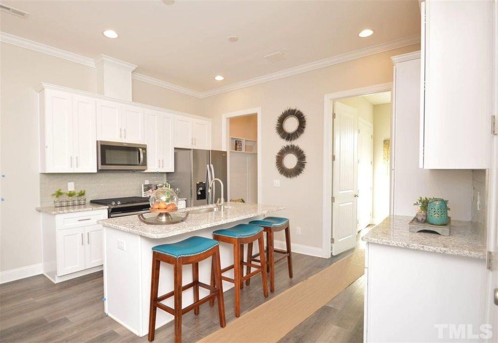 118 Philips Square - Photo 2 of 34