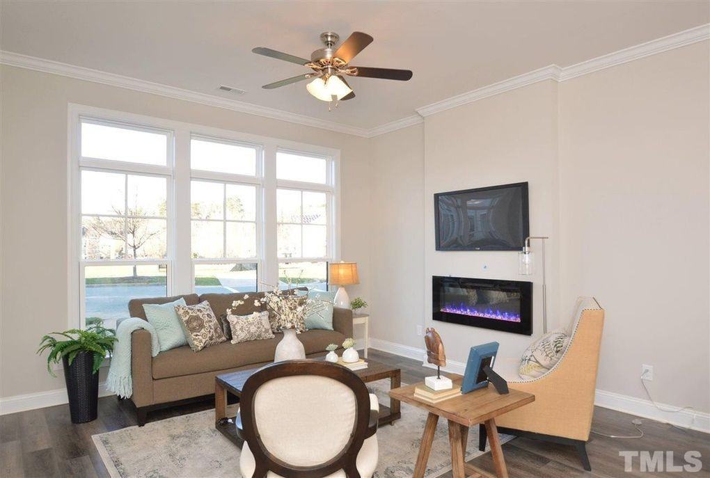 118 Philips Square - Photo 5 of 34