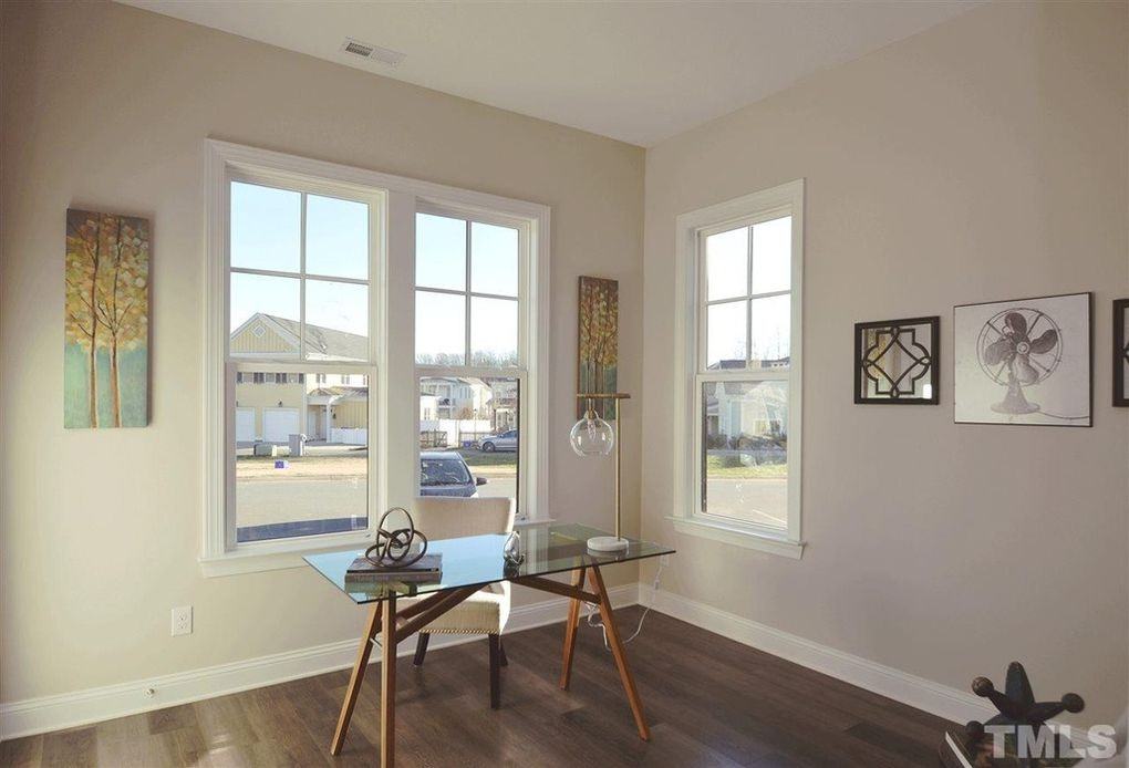 118 Philips Square - Photo 7 of 34