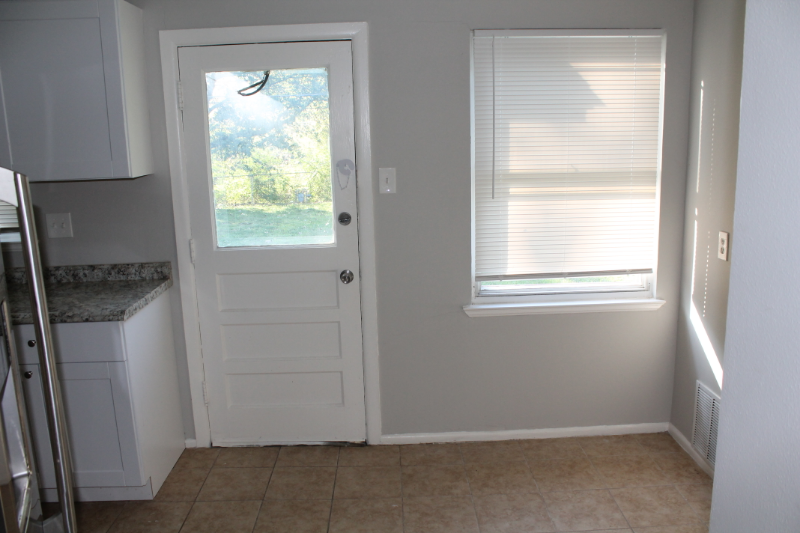 1817 N Nursery Rd - Photo 3 of 11