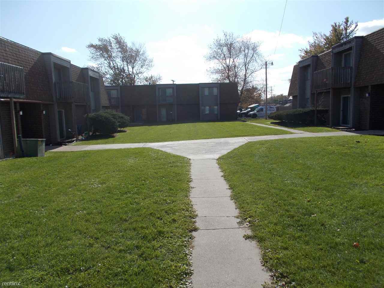 704 W 40th Pl - Photo 2 of 3