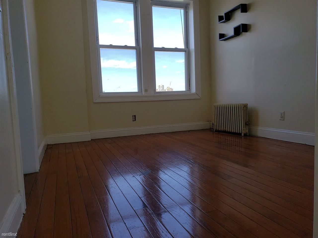 220 51st St - Photo 3 of 8