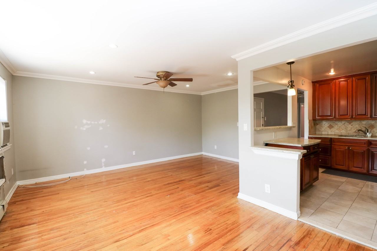 2564 50th St #3 - Photo 3 of 11