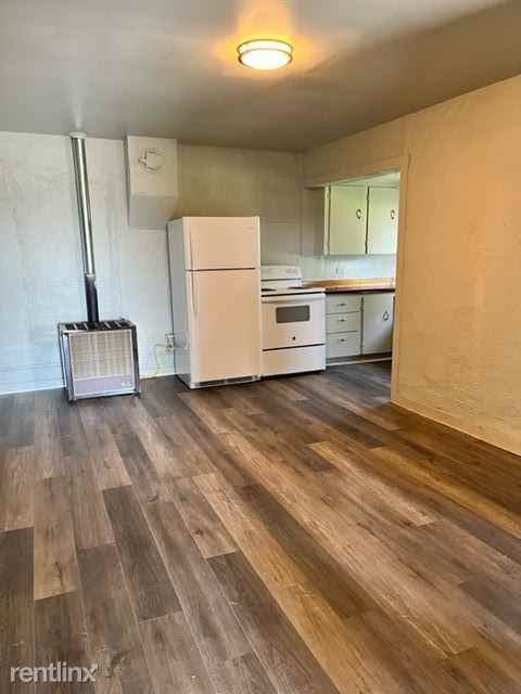 318 E Lewis St - Photo 2 of 6