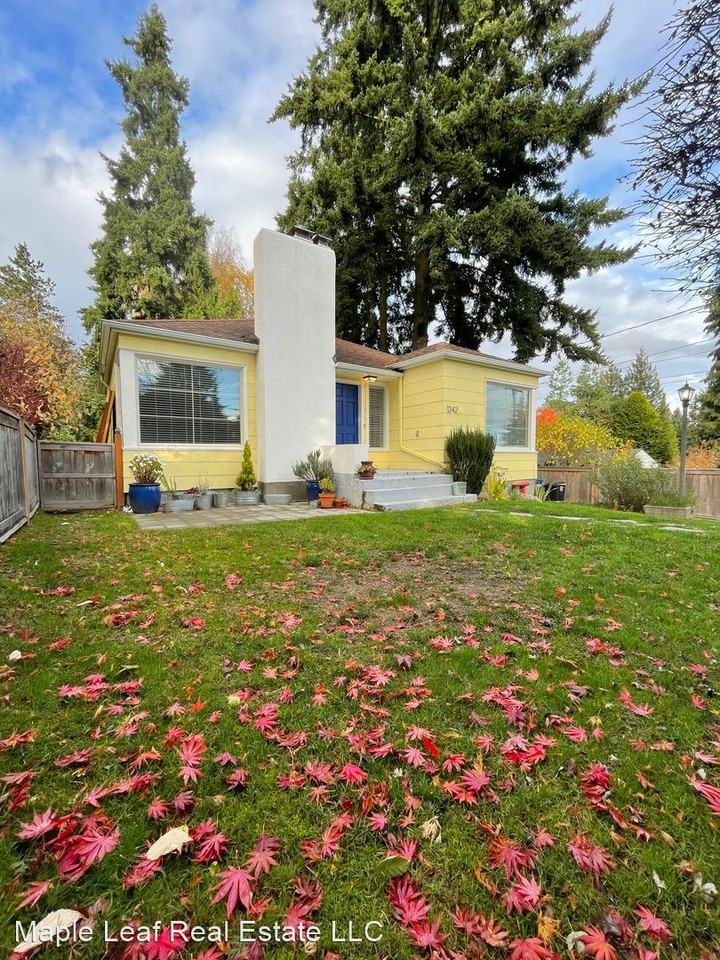 1242 Ne 94th St - Photo 2 of 19