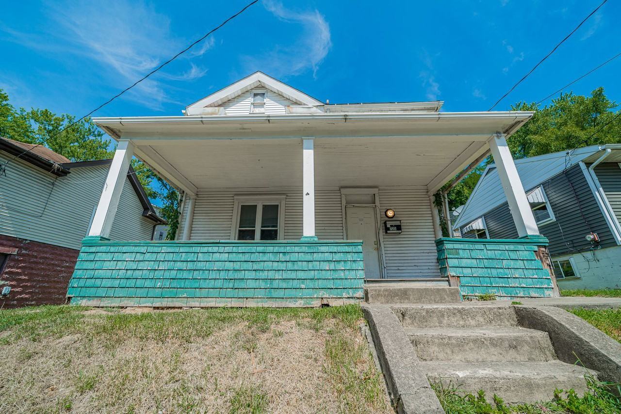 725 Wells St - Photo 2 of 9